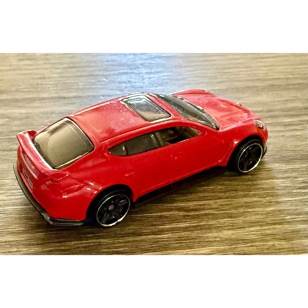 Hot Wheels Porsche Panamera Turbo S Boys 1:64 Red Excellent Diecast Toy Car